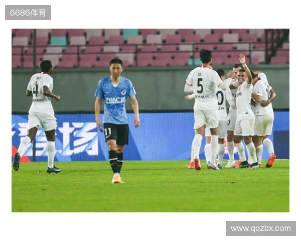 疑似吐口水!大连英博球迷呼吁俱乐部上诉申花外援特谢拉