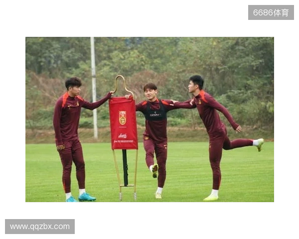 邵佳一探班U22国足重逢老友 9人归来鲁沪新星伤退